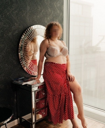 Живу в Москве, чтобы быть рядом с тобой и доставить тебе незабываемое удовольствие. У меня есть опыт и умение угадывать желания мужчин. Разнообразные услуги только для тебя: эротический массаж, ролевые игры, стриптиз и многое другое. Мои возможности безграничны, и я гарантирую тебе полное удовлетворение. Погрузись в мир наслаждения со мной и ты не пожалеешь. Отзывы моих клиентов говорят сами за себя, так что не упусти шанс испытать настоящее блаженство. Посмотри мои фото, чтобы увидеть, какая я прекрасная. Действуй быстро, чтобы встретиться со мной в Москве! 😘 600, 26 лет